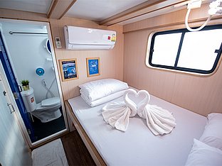 Doppelbett Kabine mit Badezimmer 