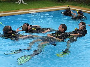 Wetzonedivers Khao Lak: Entraînement en piscine